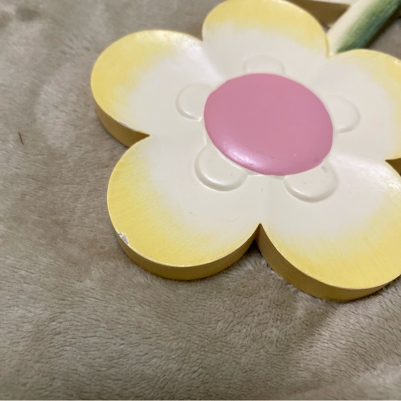 Vintage Flowers Wall Hangers Decor Pastels Set of 2 Home Interior Kids - Picture 5 of 8